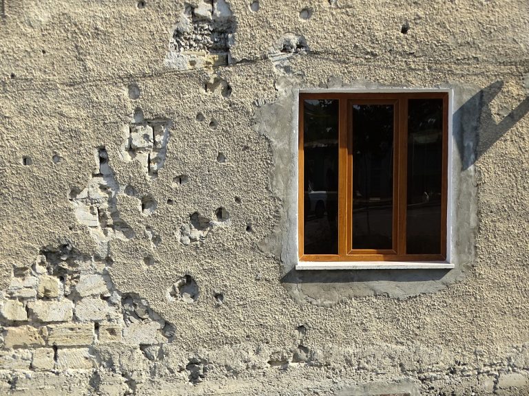 Shell-Pocked_Facade_-_Stepanakert_-_Nagorno-Karabakh_(19088632725)
